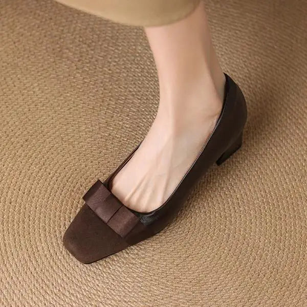 Women's low block heel shoes with bow