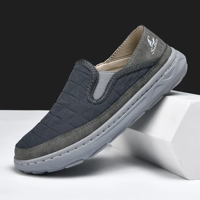 Herren Slipper mit Stepp-Obermaterial, Elastikeinsätzen und flexibler Sohle
