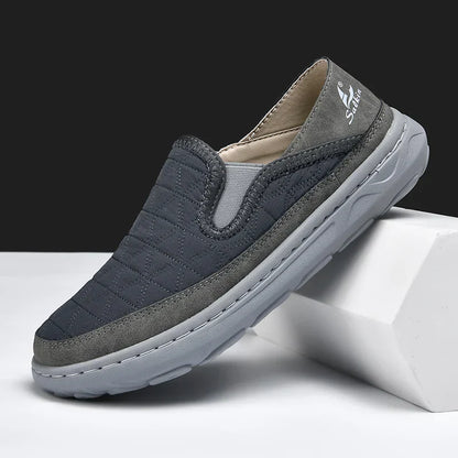 Herren Slipper mit Stepp-Obermaterial, Elastikeinsätzen und flexibler Sohle