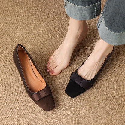 Women's low block heel shoes with bow