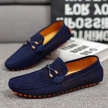 Herren Slipper aus Kunstleder Look – Perforiert, Slip-On mit Gepolsterter Innensohle