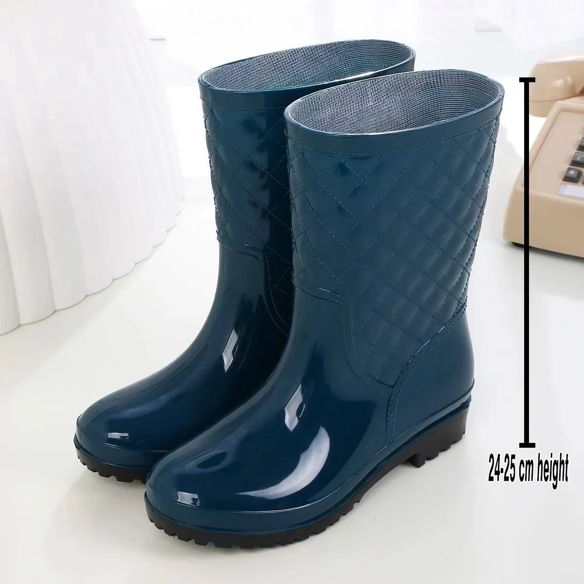 Innenansicht eines Damen-Regenstiefels mit elastischem Verschluss