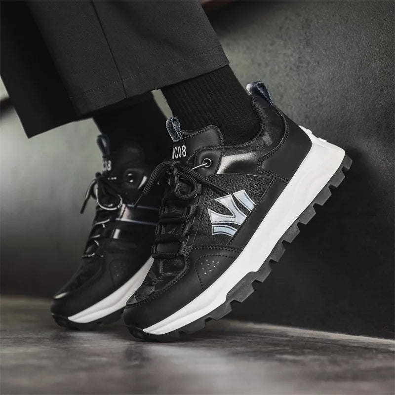 Men's sneakers with padded insole and durable outsole