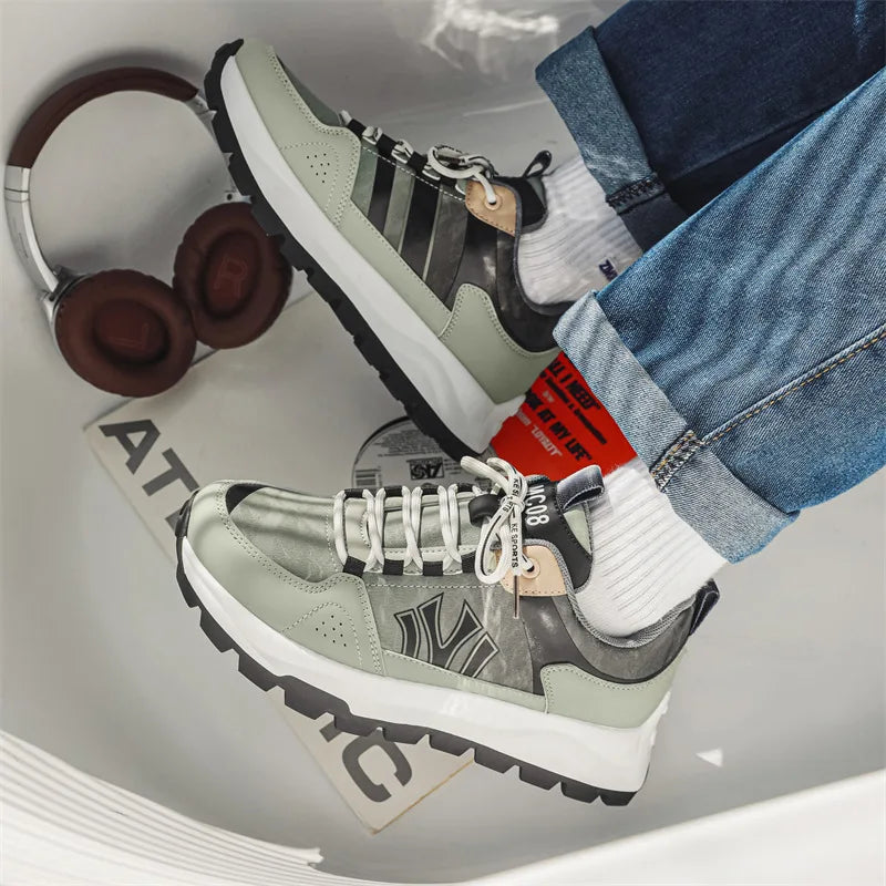 Men's sneakers with padded insole and durable outsole