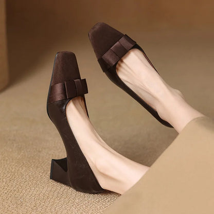 Women's low block heel shoes with bow