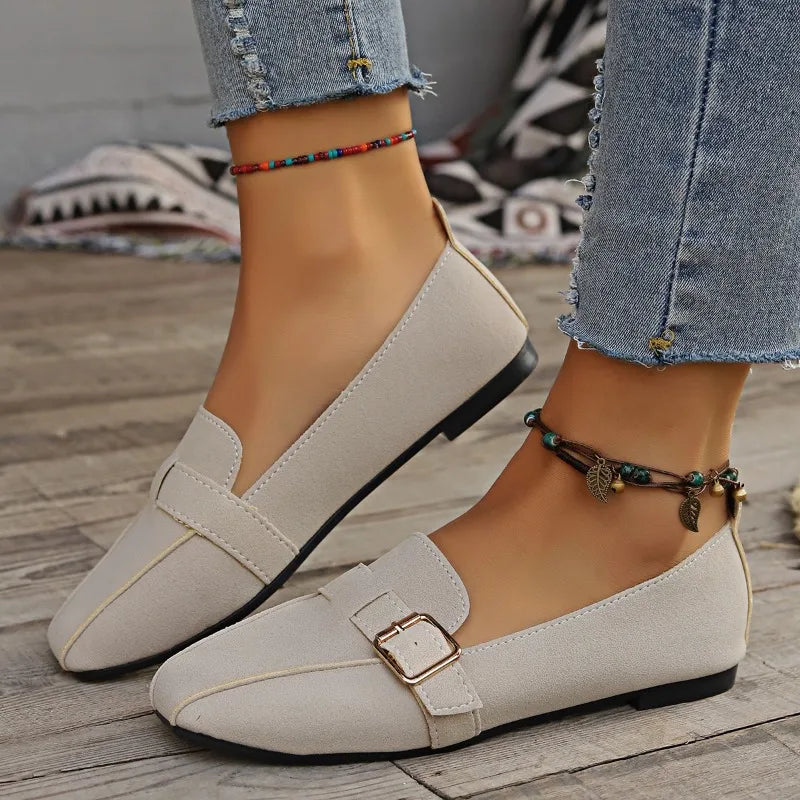 Damen-Loafer mit handgenähter Vorderkappe, gepolsterter Innensohle und flexibler Laufsohle