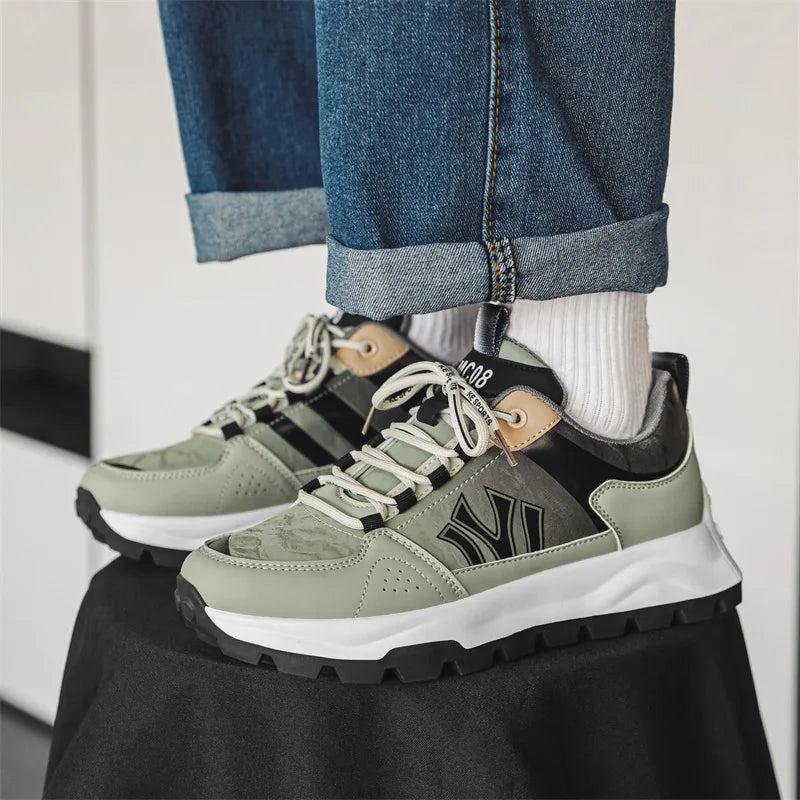 Men's sneakers with padded insole and durable outsole