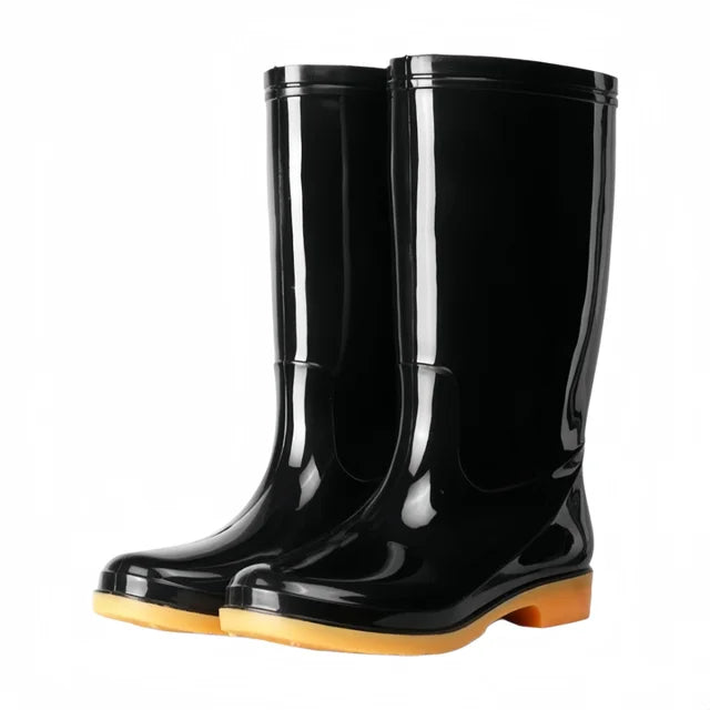 Seitliche Ansicht schwarzer Damen-Regenstiefel mit rutschfester Sohle