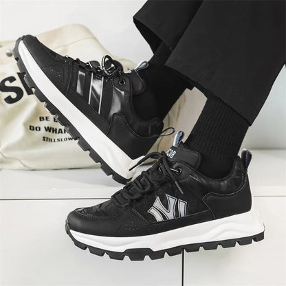 Men's sneakers with padded insole and durable outsole