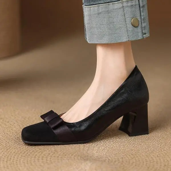 Women's low block heel shoes with bow