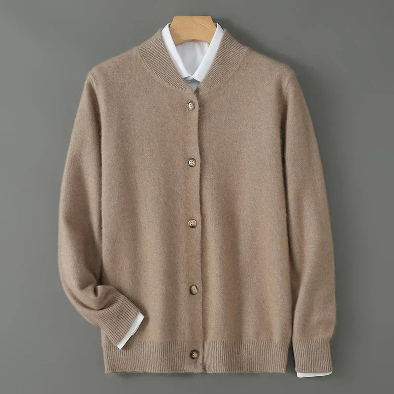 Beige Damen Strickjacke aus Kaschmir, Knopfleiste, klassischer Rundhalsausschnitt, elegantes Design, ideal für Herbstmode und Winterkleidung.
