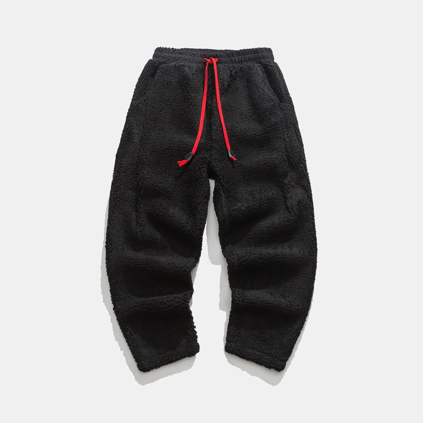 Schwarze Fleece-Jogginghose mit rotem Kordelzug, bequeme Herrenmode, warme Winterhose, lässiger Stil, ideal für kalte Tage.