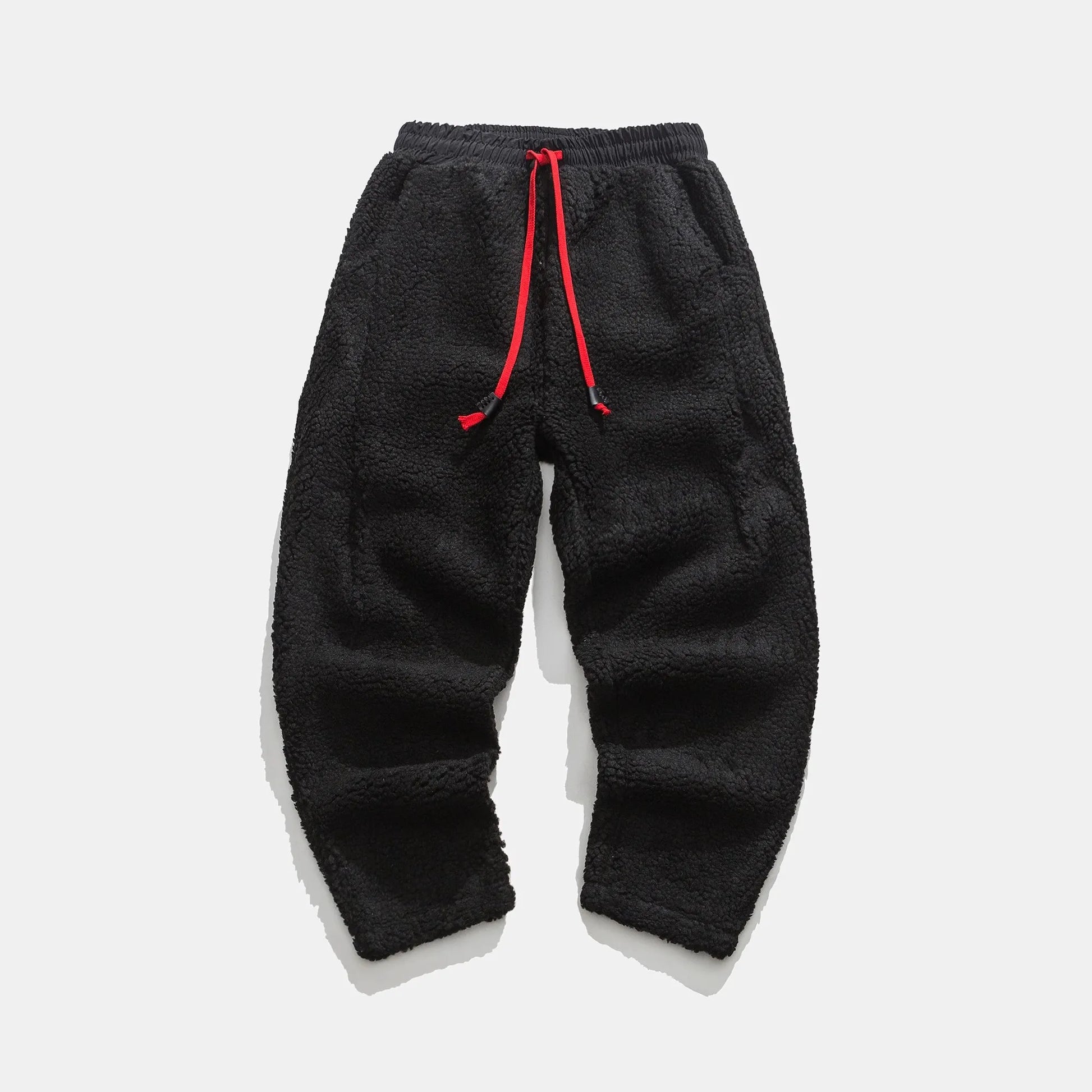 Schwarze Fleece-Jogginghose mit rotem Kordelzug, bequeme Herrenmode, warme Winterhose, lässiger Stil, ideal für kalte Tage.