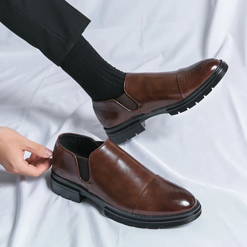 Herren-Slipper mit elastischen Seiteneinsätzen und gepolsterter Innensohle