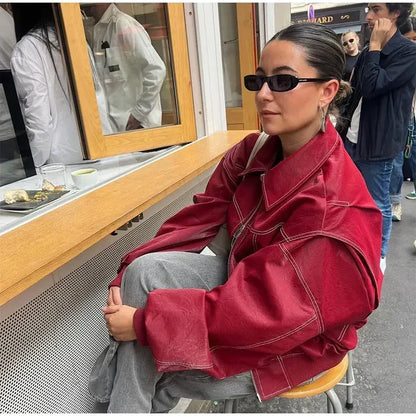 Rote Oversize-Jacke für Damen in klarer Produktansicht