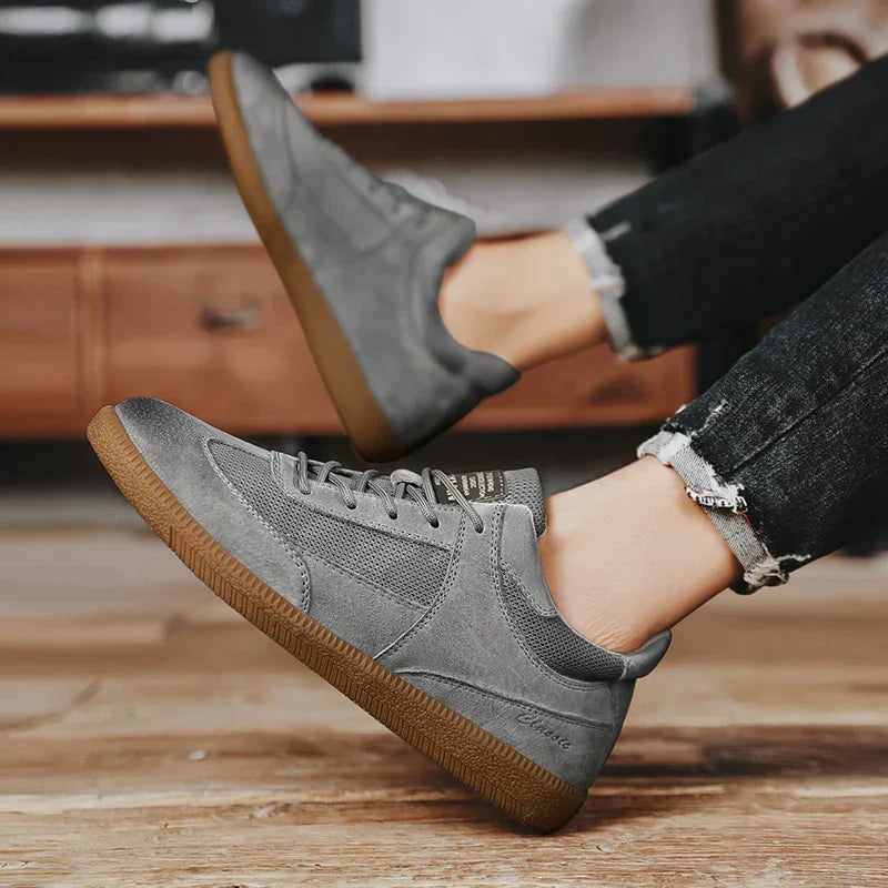 Herren-Sneaker mit rutschfester Sohle und detaillierter Naht