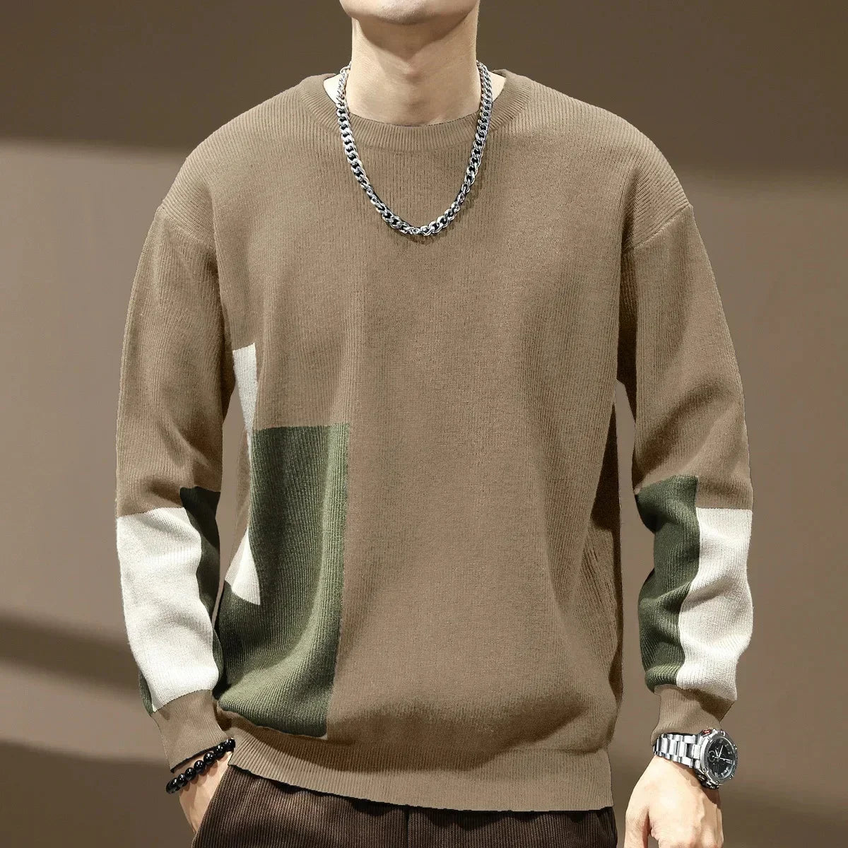 Men's sweater with 12-stitch details and round neckline