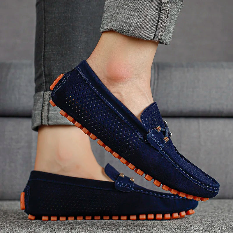 Herren Slipper aus Kunstleder Look – Perforiert, Slip-On mit Gepolsterter Innensohle