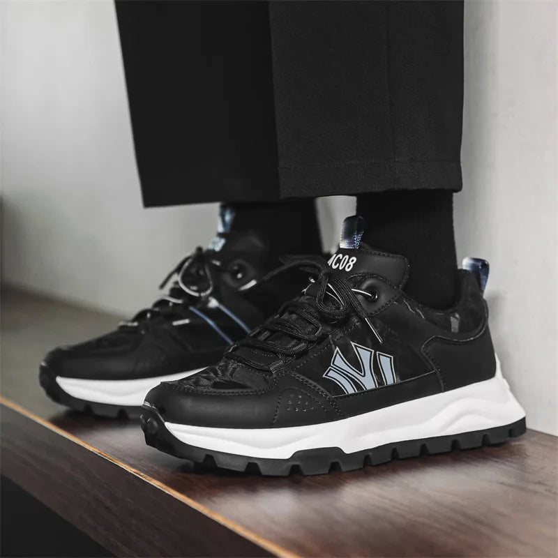 Men's sneakers with padded insole and durable outsole