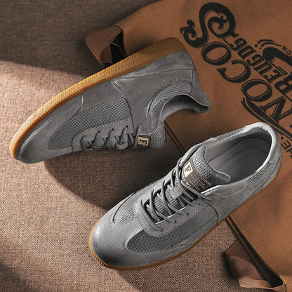 Herren-Sneaker mit rutschfester Sohle und detaillierter Naht