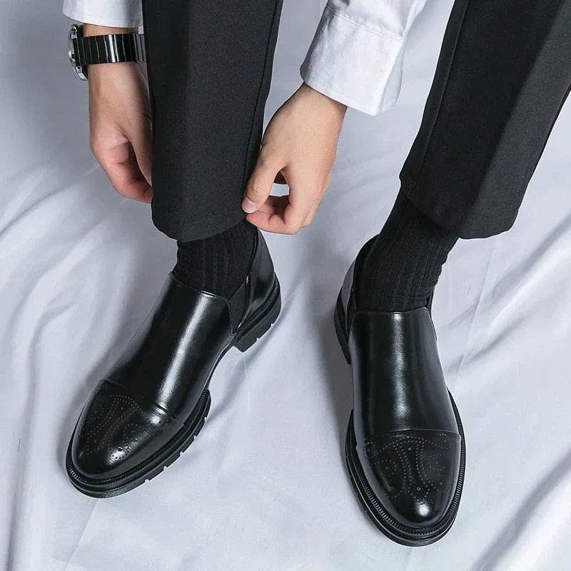 Herren-Slipper mit elastischen Seiteneinsätzen und gepolsterter Innensohle
