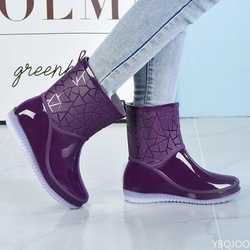 Kurze Damenstiefel mit geschlossenem Design für regnerische Tage