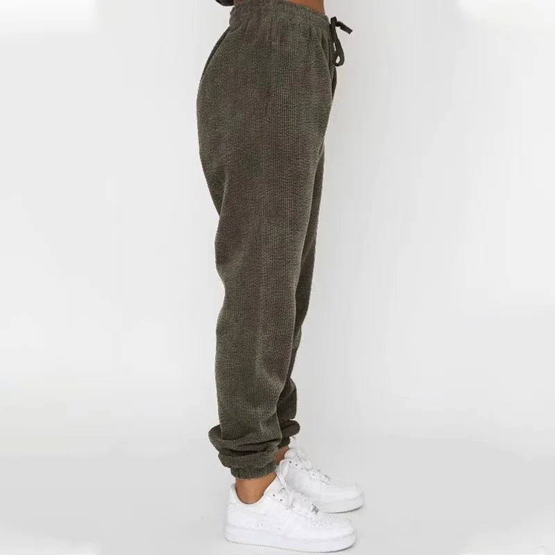 Women's Corduroy Sweatset with Loose-Fitting Sweatshirt and Jogging Pants with Cuffs