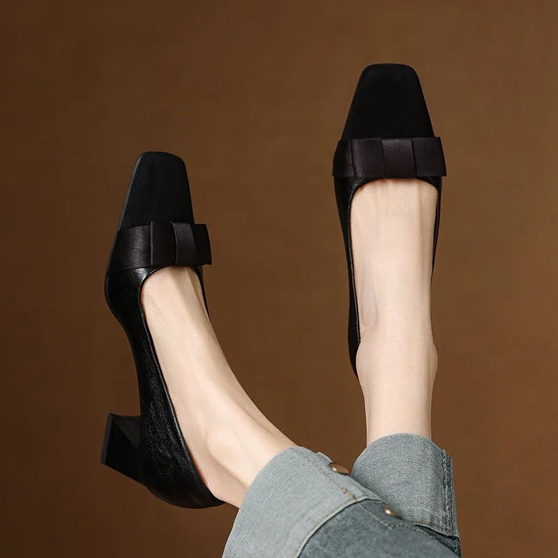 Women's low block heel shoes with bow