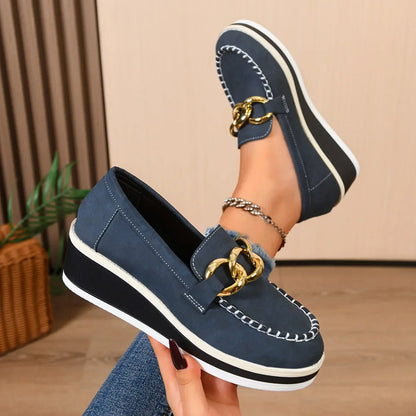 Damen Plateau-Loafer Mit Goldkette Zum Hineinschlüpfen Und Kontrastnähten