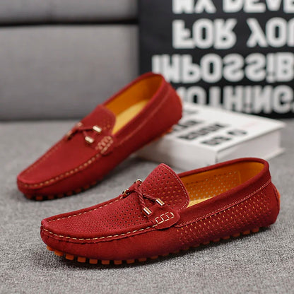 Herren Slipper aus Kunstleder Look – Perforiert, Slip-On mit Gepolsterter Innensohle