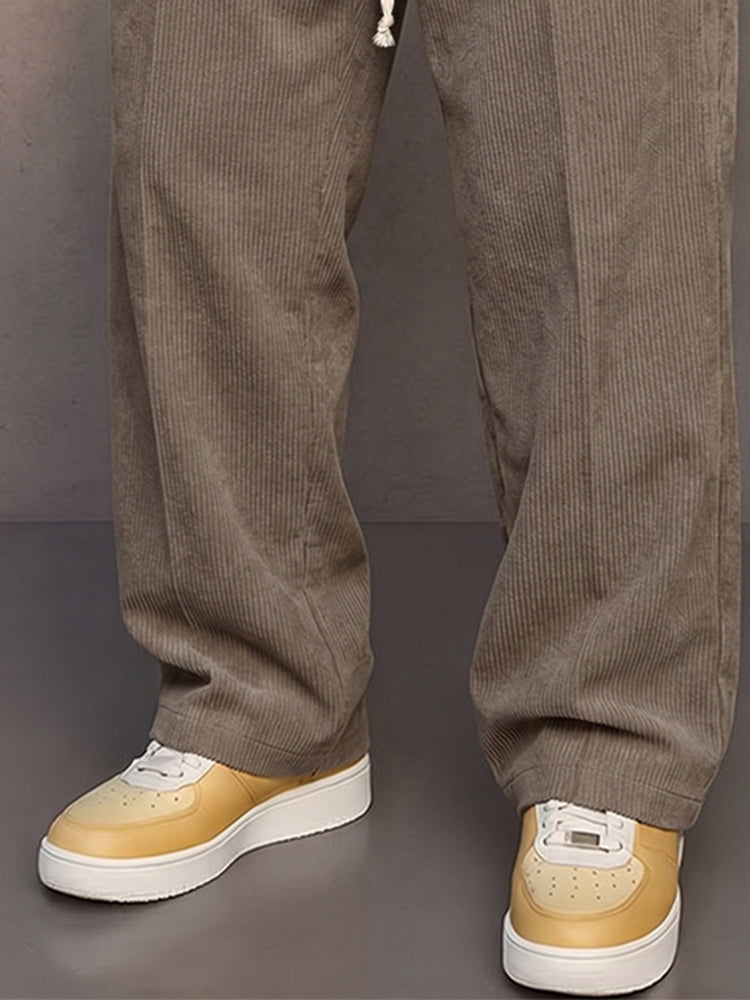 Cordhose mit Kordelzug passend zu legeren Oberteilen