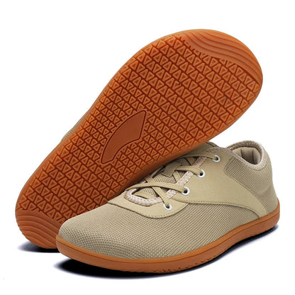 Beige Barfußschuhe mit rutschfester Sohle, atmungsaktivem Mesh-Obermaterial und Schnürsenkeln. Ideal für minimalistisches Laufen und Outdoor-Aktivitäten.