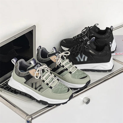 Men's sneakers with padded insole and durable outsole