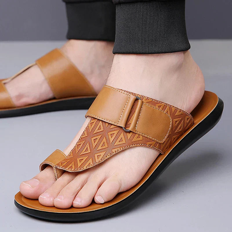 Herren-Sommersandalen Mit Zehenschlaufe, Fersenriemen, Konturiertem Fußbett Und Strukturiertem Obermaterial
