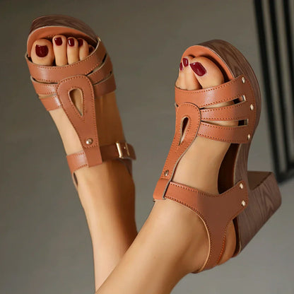Damen-Sommersandalen Mit Plateau, Blockabsatz, Cut-Out Und Verstellbarem Knöchelriemen