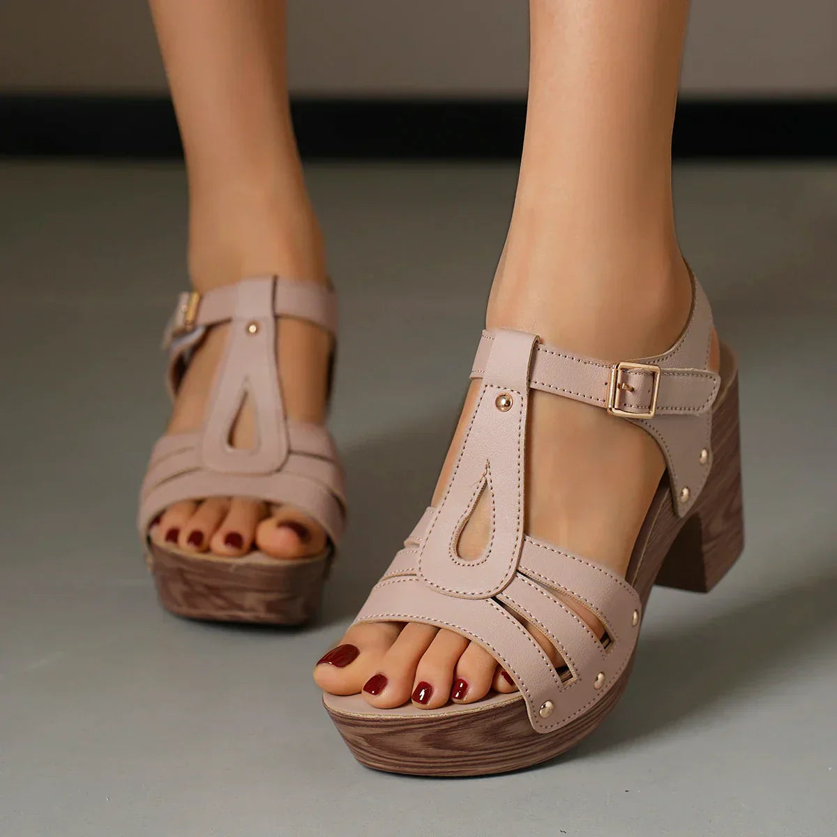 Damen-Sommersandalen Mit Plateau, Blockabsatz, Cut-Out Und Verstellbarem Knöchelriemen