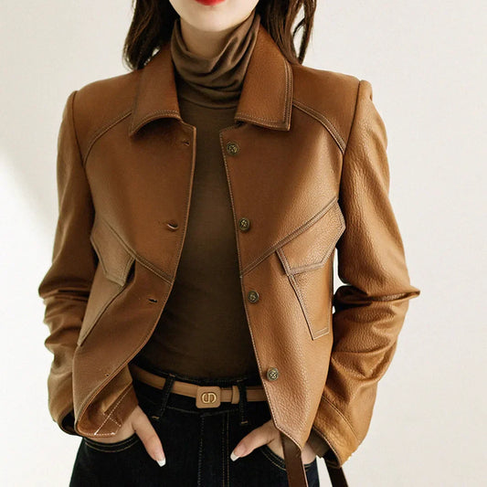 Women's leather jacket with tailored fit and sturdy hardware
