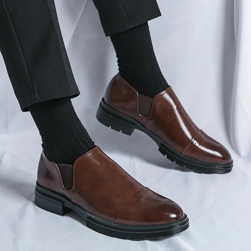 Herren-Slipper mit elastischen Seiteneinsätzen und gepolsterter Innensohle