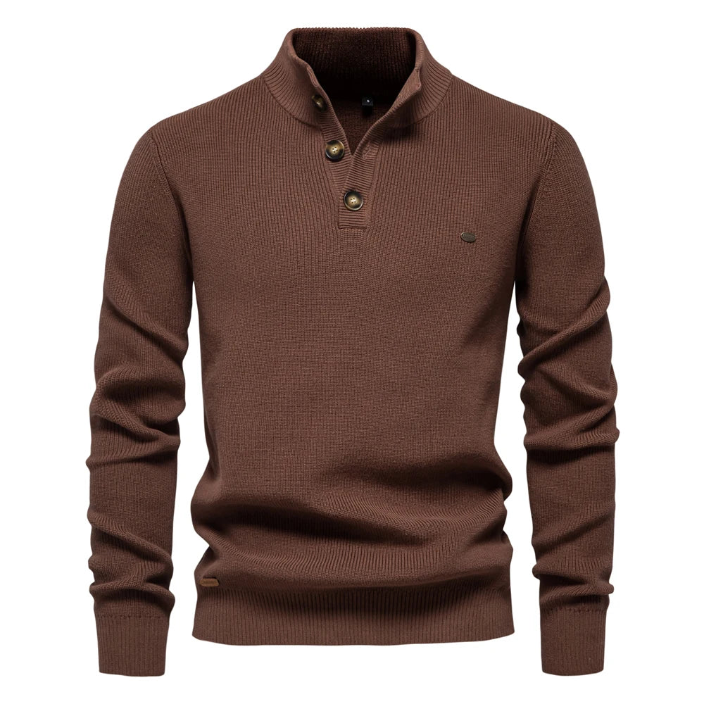 Seitenansicht des Herren Pullovers mit Knopfleiste