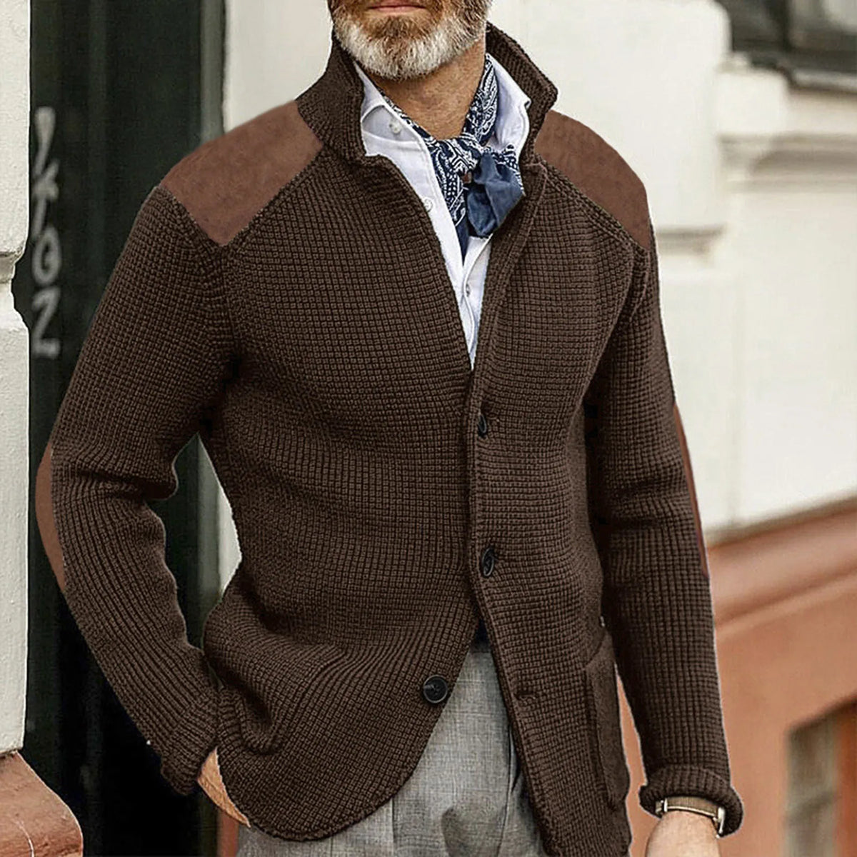 Strickjacke für Herren passend zu einem gepflegten Alltagsoutfit