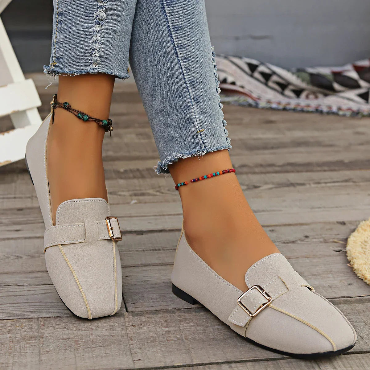 Damen-Loafer mit handgenähter Vorderkappe, gepolsterter Innensohle und flexibler Laufsohle