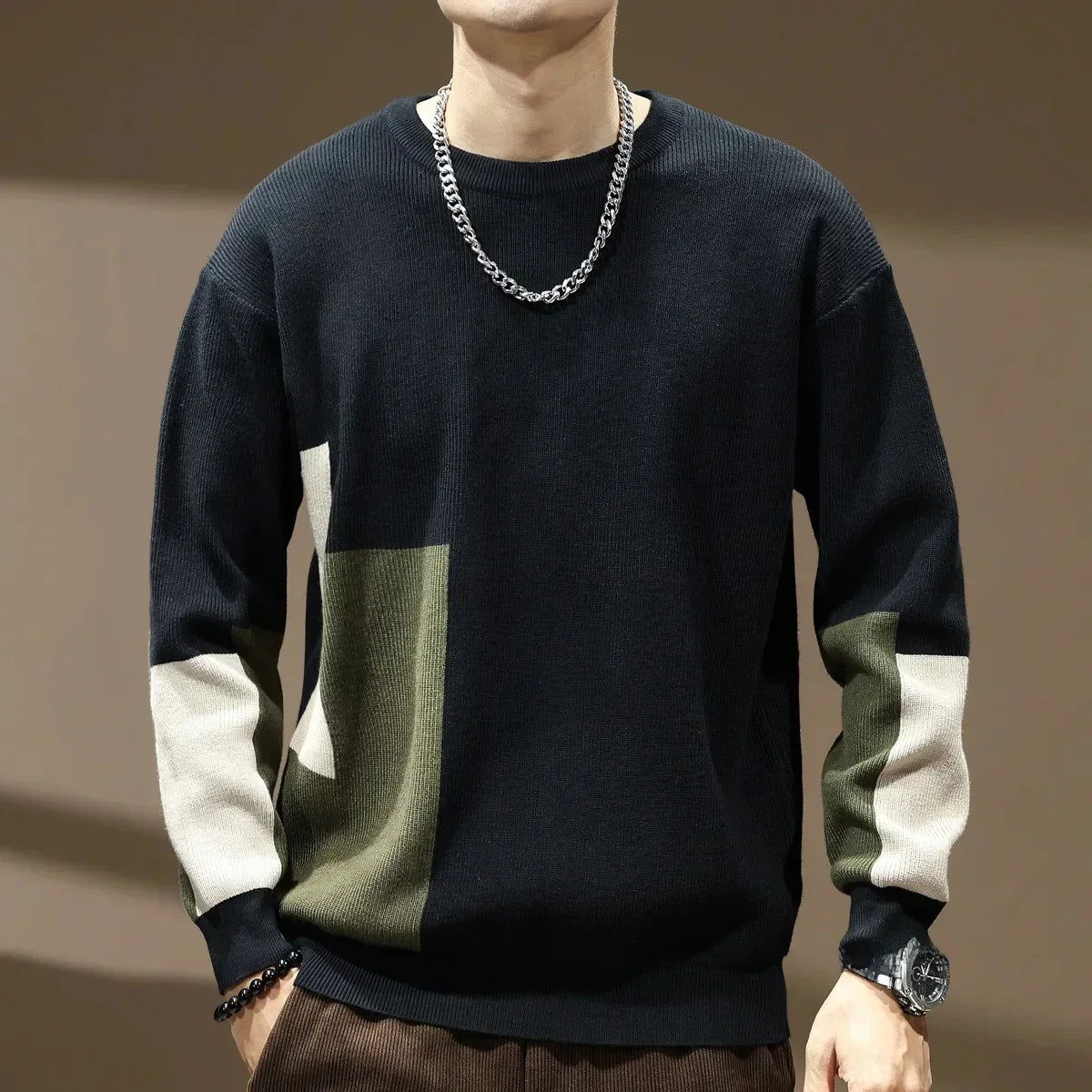 Men's sweater with 12-stitch details and round neckline