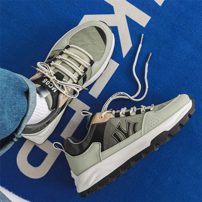 Men's sneakers with padded insole and durable outsole