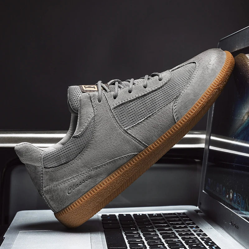 Herren-Sneaker mit rutschfester Sohle und detaillierter Naht