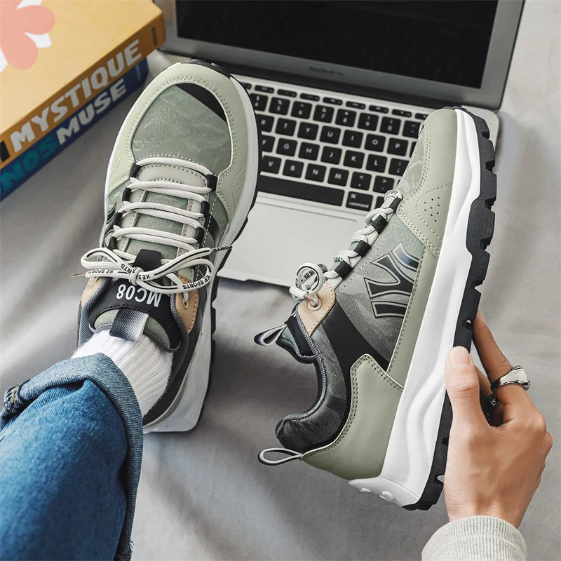 Men's sneakers with padded insole and durable outsole