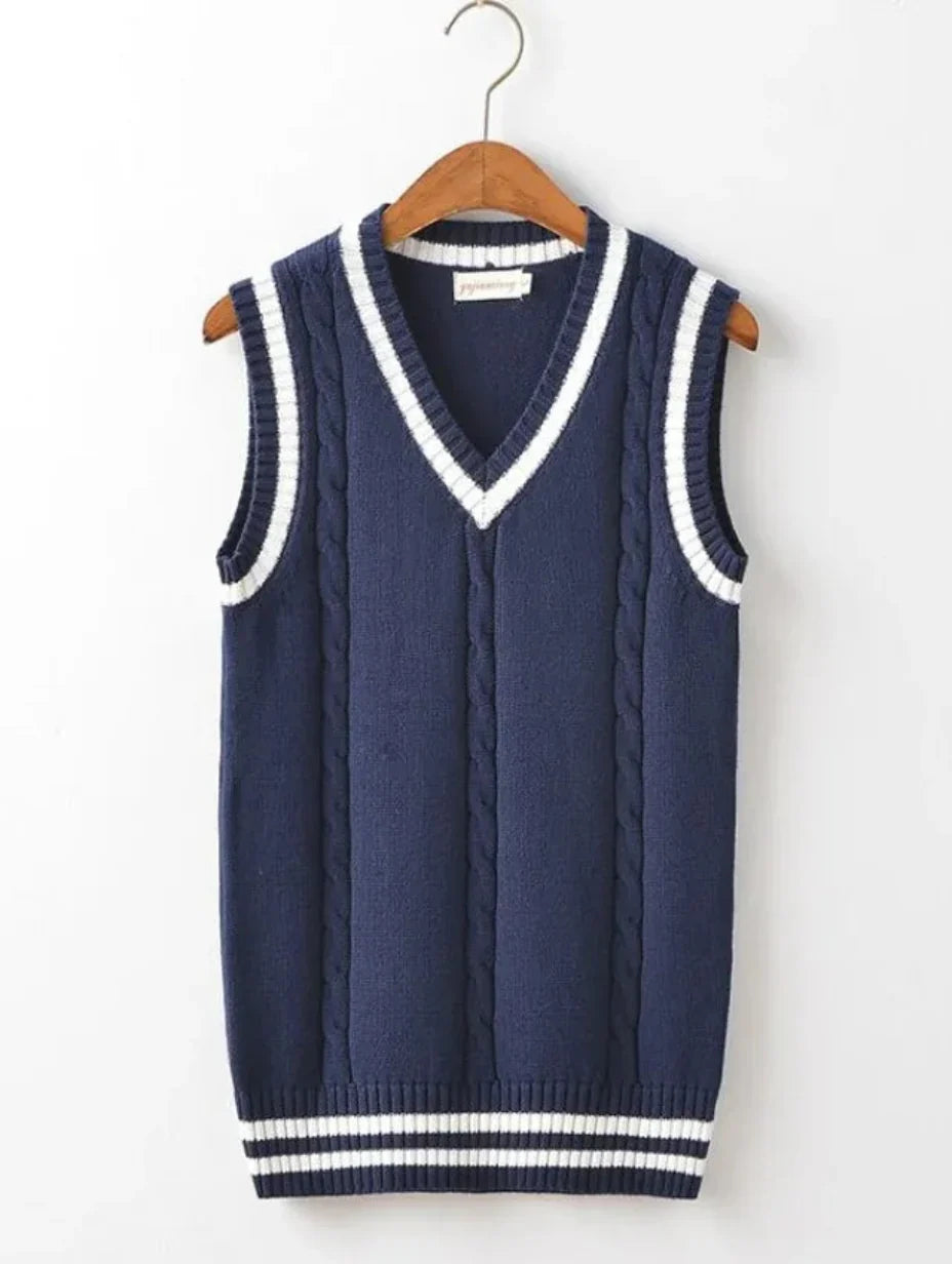 Sleeveless men's knitted vest with V-neck and sweater design