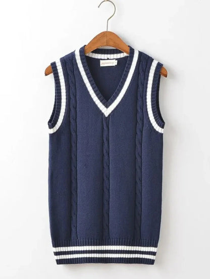 Sleeveless men's knitted vest with V-neck and sweater design