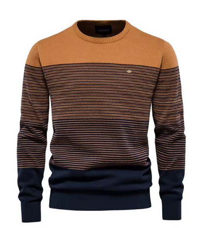 Men's sweater with textured knit and ribbed cuffs
