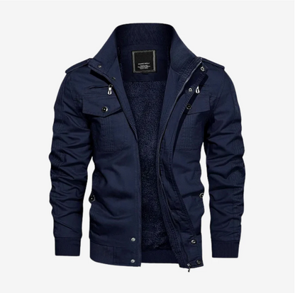Dunkelblaue Herrenjacke mit Reißverschluss, Stehkragen und Taschen. Modische Übergangsjacke, ideal für Herbst und Frühling.