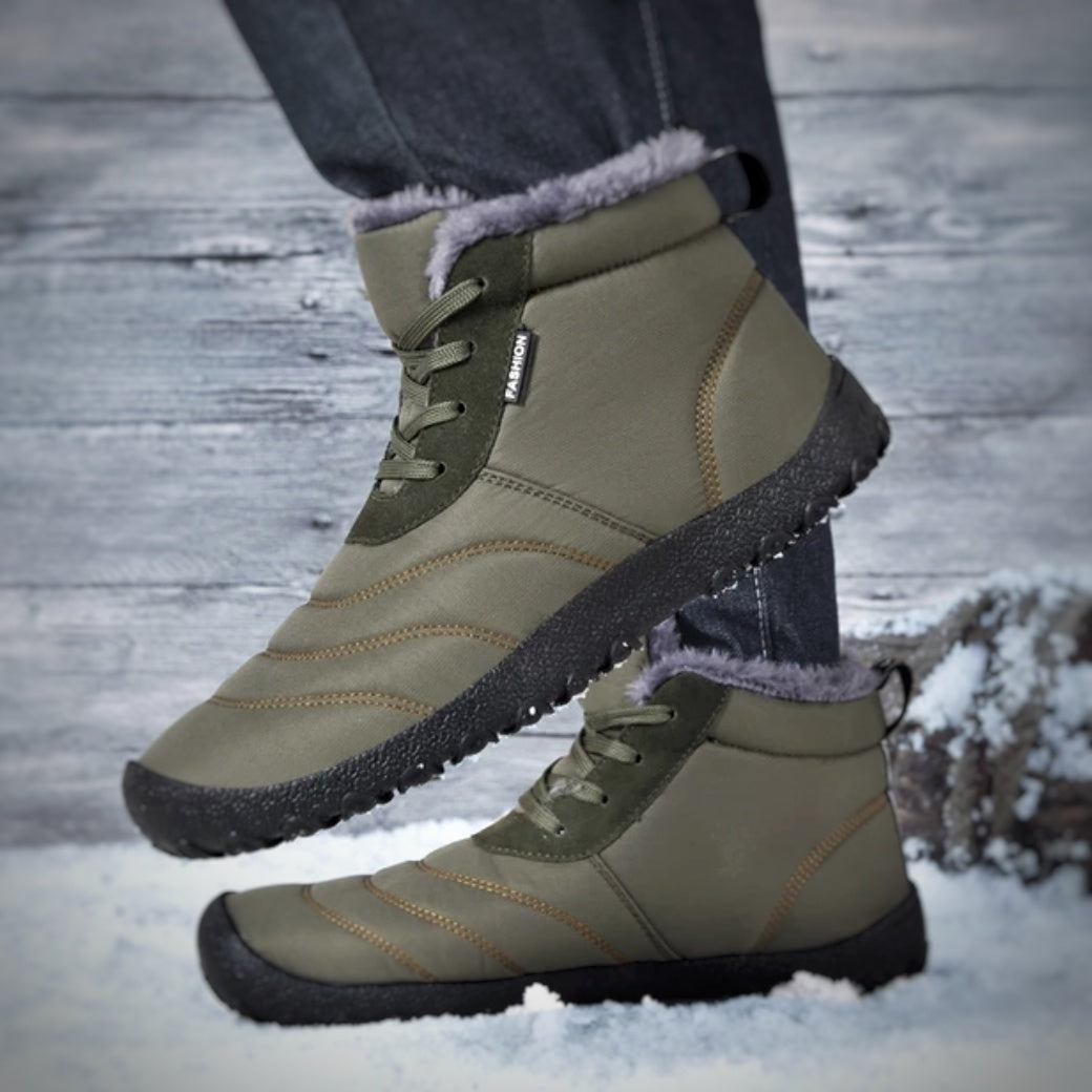 Winterstiefel für Herren, olivgrün, mit warmem Futter und rutschfester Sohle, ideal für Outdoor-Aktivitäten im Schnee.
